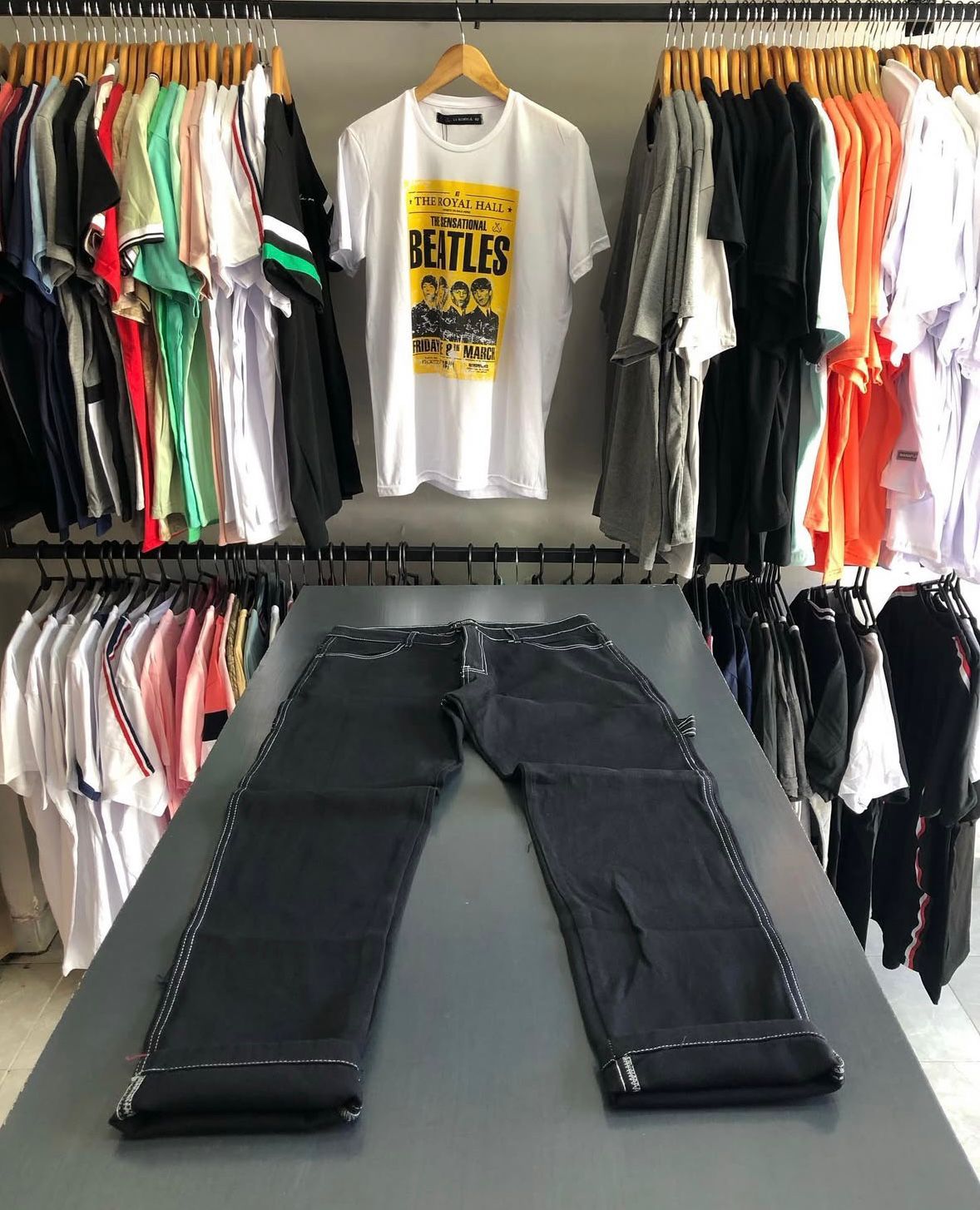 Local y prendas de Tocci